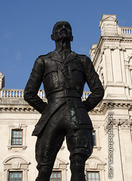 jan smuts statue parliament square by Epstein